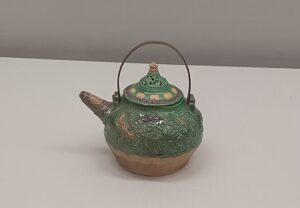 「三彩花鳥文水注」（江戸時代、19世紀）青木木米　※東京国立博物館「総合文化展」より