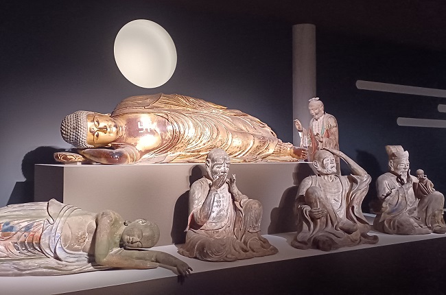 「仏涅槃群像」 …特別展「法然と極楽浄土」より