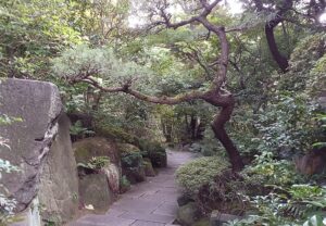 根津美術館にある庭園（夏の時期）