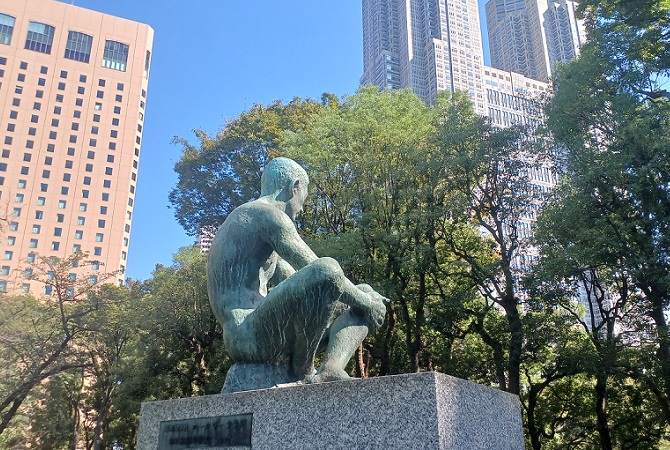 分部順治さんの作品「瞭（りょう）」 …新宿中央公園にて