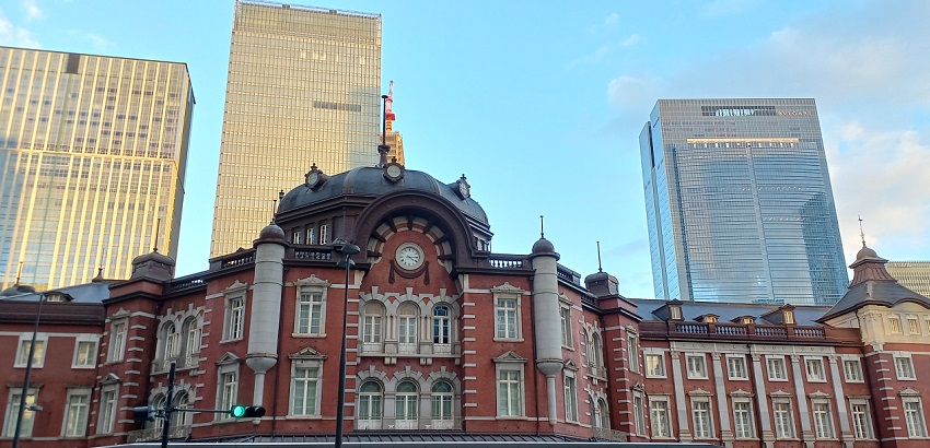 11月の午後4時頃の東京駅