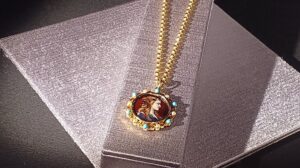 ※「梶コレクション展：色彩の宝石、エマーユの美」より