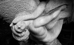 「レダと白鳥」の彫刻