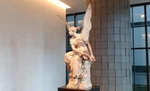 アーティゾン美術館にある「勝利の女神」