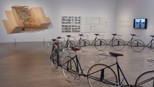 ※国立新美術館で開催の「時代のプリズム」展示風景