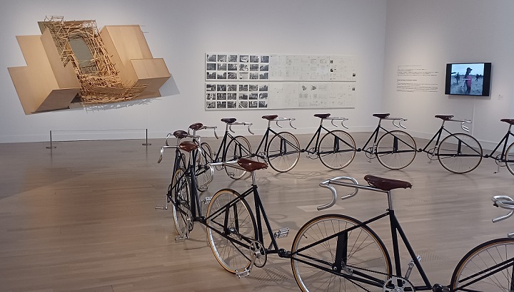 ※国立新美術館で開催の「時代のプリズム」展示風景