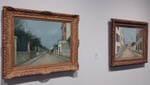 SOMPO美術館で開催の「モーリス・ユトリロ」展の様子（出品No.44と43）