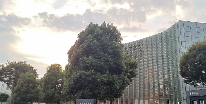 国立新美術館で開催の「時代のプリズム」展