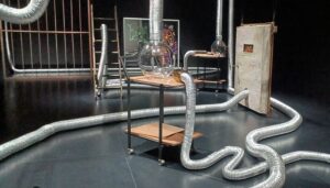 「スピリッツの3乗」（2020年）笹本晃　※ミクストメディア・インスタレーション / パフォーマンス