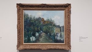 「モンマルトルのサン＝ピエール広場」（1908年頃）モーリス・ユトリロ　※「モーリス・ユトリロ」展より