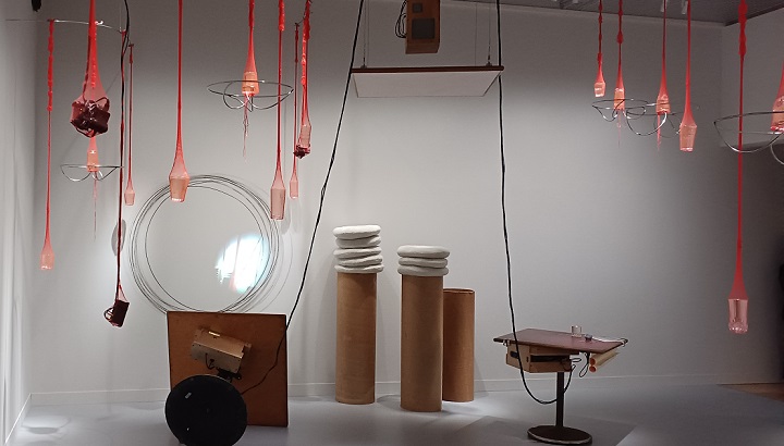 「ストレンジ・アトラクターズ」（2010年）笹本晃　※ミクストメディア・インスタレーション / パフォーマンス