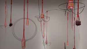 「ストレンジ・アトラクターズ」（2010年）笹本晃　※ミクストメディア・インスタレーション / パフォーマンス