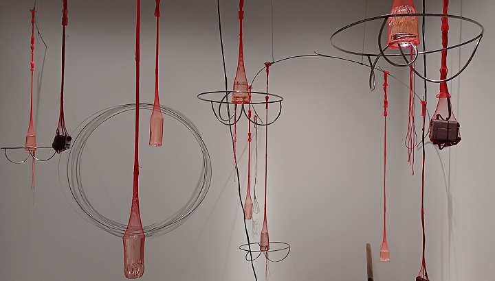 「ストレンジ・アトラクターズ」（2010年）笹本晃　※ミクストメディア・インスタレーション / パフォーマンス