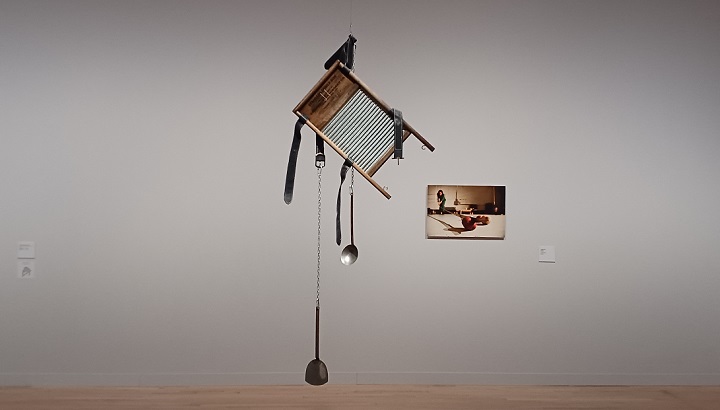 「洗濯板ベルト ー メイドライト」（2016年）笹本晃