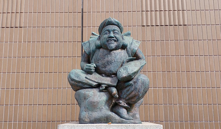 JR「恵比寿駅」を象徴する銅像「えびす像」