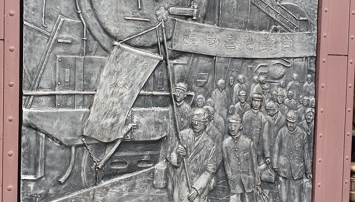 上野駅を降りてすぐにある歌碑「あゝ上野駅」も芸術だよね？！