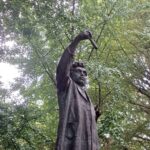 上野公園の”野口英世博士象”