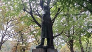 上野公園の”野口英世博士象”