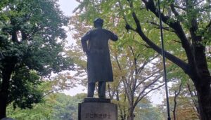 上野公園の”野口英世博士象”