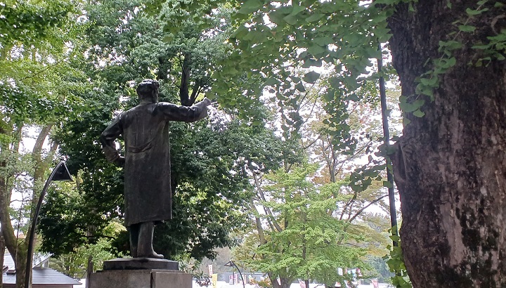 上野公園の”野口英世博士象”