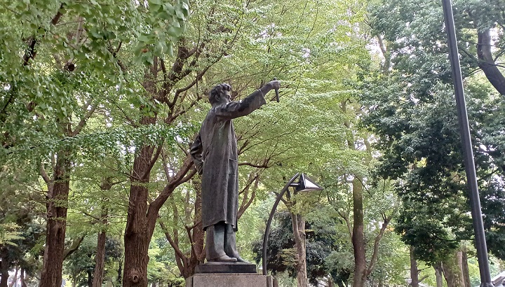 上野公園の”野口英世博士象”