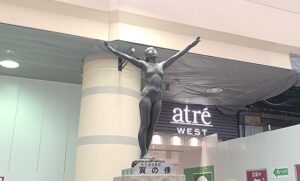 上野駅の中央改札前に立っている、朝倉文夫の彫刻「翼の像」