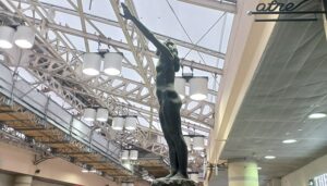 上野駅の中央改札前に立っている、朝倉文夫の彫刻「翼の像」