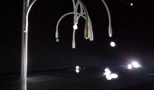 「水中の月」（2025年）A.A.Murakami　※森美術館で開催の「六本木クロッシング2025展」の展示風景より