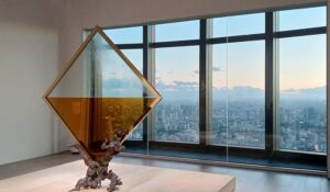 「MITTAG」（2025年）和田礼治郎　※森美術館で開催の「六本木クロッシング2025展」の展示風景より