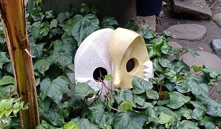 「岡本太郎記念館」にて、外庭の様子