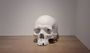 「マス」（2016-17年頃）ロン・ミュエク　※森美術館で開催の「ロン・ミュエク展」より