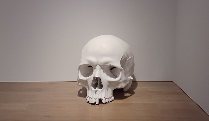 「マス」（2016-17年頃）ロン・ミュエク　※森美術館で開催の「ロン・ミュエク展」より