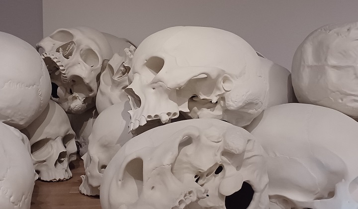 「マス」（2016-17年頃）ロン・ミュエク　※森美術館で開催の「ロン・ミュエク展」より