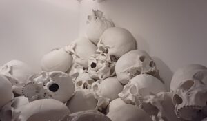 「マス」（2016-17年頃）ロン・ミュエク　※森美術館で開催の「ロン・ミュエク展」より