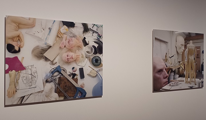 森美術館で開催の「ロン・ミュエク展」の展示風景