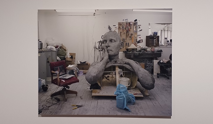 森美術館で開催の「ロン・ミュエク展」の展示風景