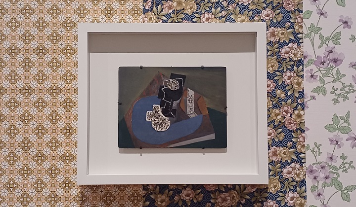 「グラスとタバコの箱」（1914年春）パブロ・ピカソ　※企画展「ピカソ meets ポール・スミス」の展示風景より