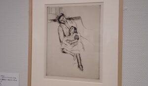 「ソファに座るレーヌとマーゴット（No.2）」（1902年頃）メアリー・カサット　※国立西洋美術館の「版画家レンブラント」展より