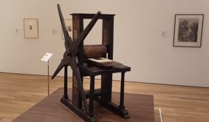「版画印刷機」　※藝大美術館で開催の「藝大式 美術の ”ミカタ”」より