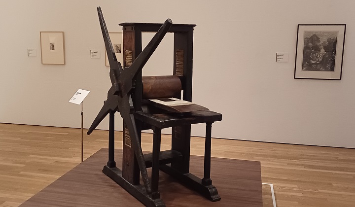 「版画印刷機」　※藝大美術館で開催の「藝大式 美術の ”ミカタ”」より